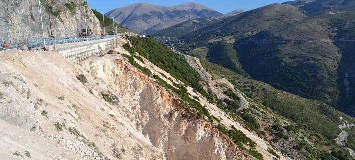 Χάρακας, η γέφυρα-θαύμα της μηχανικής στην Κεφαλονιά -Πάνω στο ενεργό σεισμικό ρήγμα [εικόνες, βίντεο]